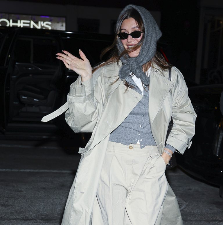H Hailey Bieber στην Union Square της Νέας Υόρκης στις 29 Ιανουαρίου 2025.